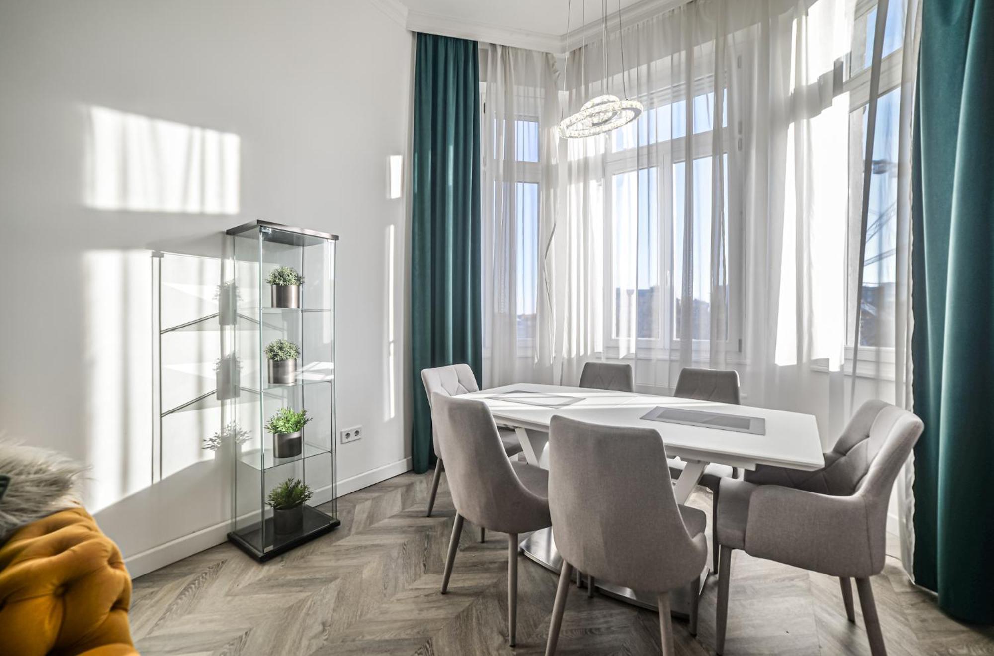 Luxury Downtown Dreams Apartment Будапеща Екстериор снимка