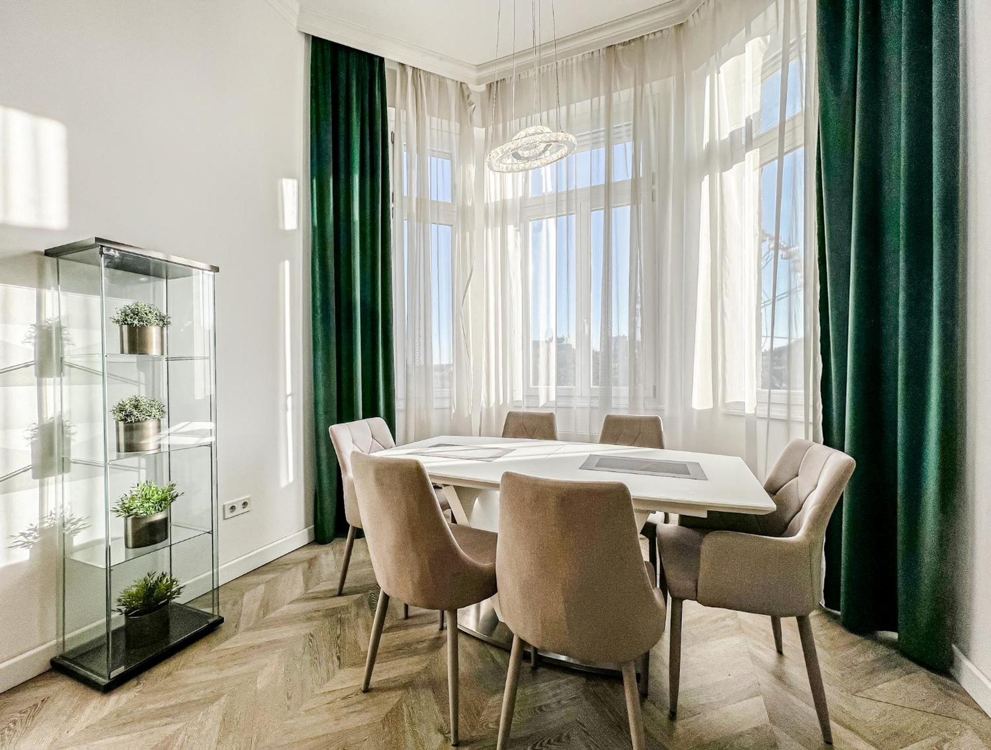 Luxury Downtown Dreams Apartment Будапеща Екстериор снимка