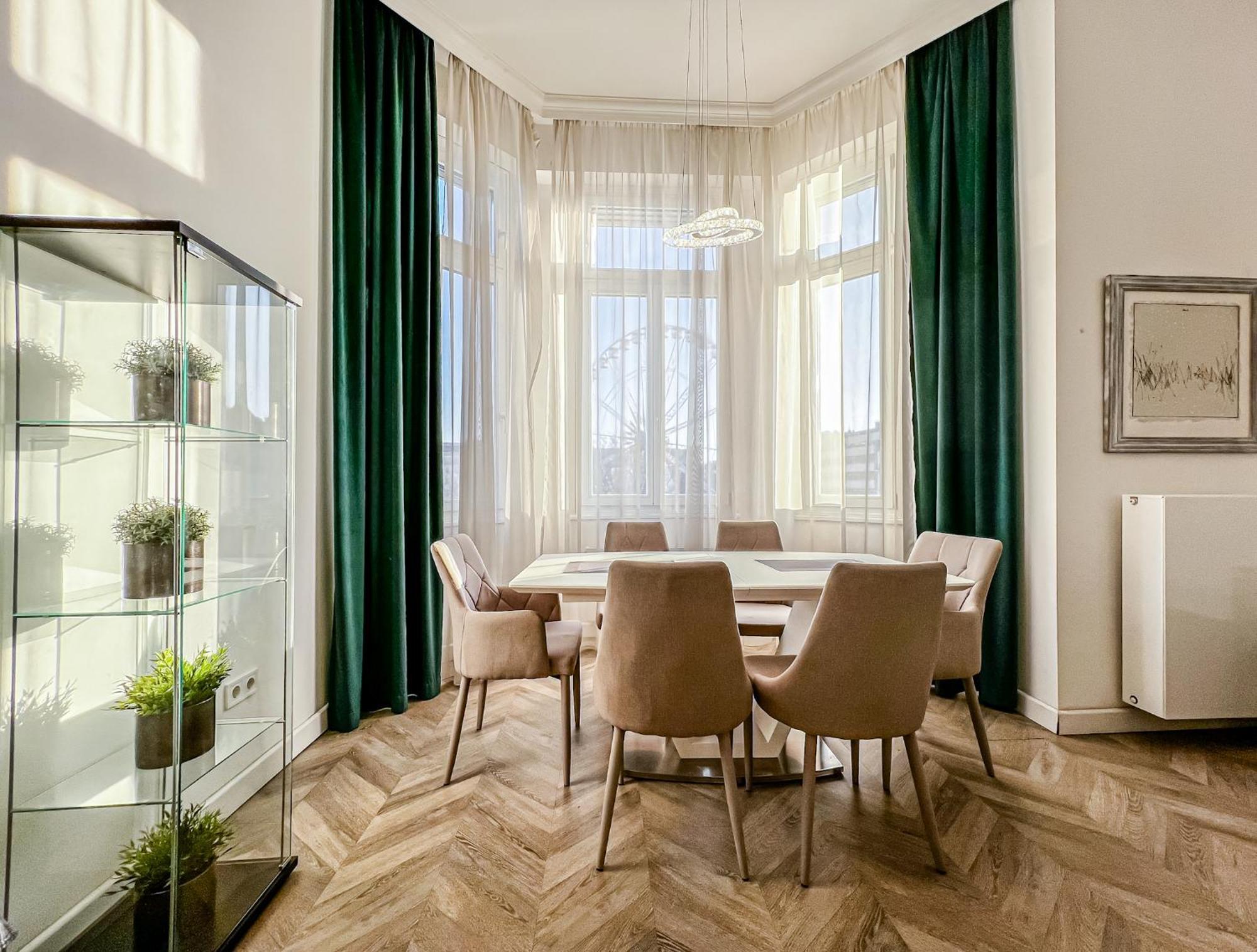 Luxury Downtown Dreams Apartment Будапеща Екстериор снимка
